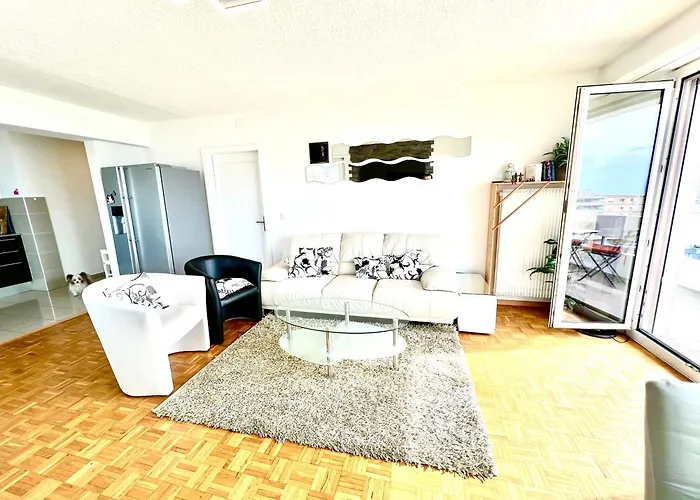 Spacious Apartment With Lake View | 35