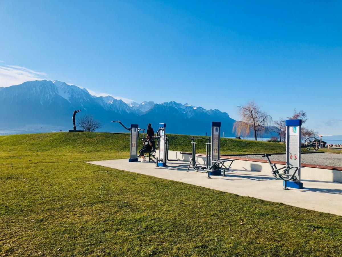 Spacious With View | 35 Apartment Montreux